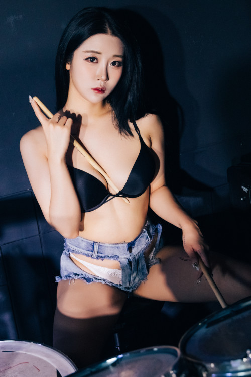 Jeong Bomi - Loozy  Korean gravure photo